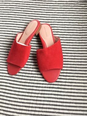 Taryn Rose - never worn - Vanesa Red Premium 100% Suede slide mules, 8M